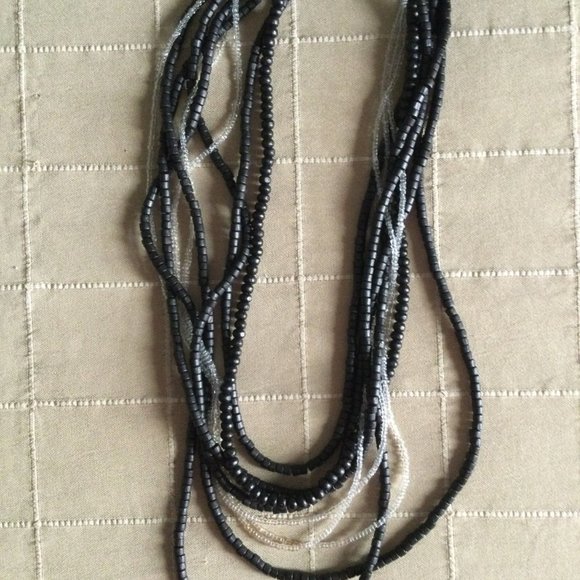 Women's 9 strands plastic beaded necklace 19" black and white multilayer - Picture 3 of 3